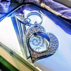 Clever magnifying glass with etching underneath pu